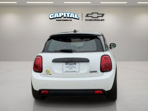 Used 2024 MINI Cooper SE w/ Signature Upholstery Package image 4