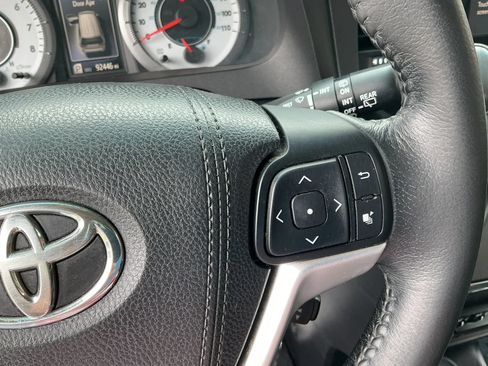 Used 2015 Toyota Sienna SE w/ SE Preferred Package FWD image 24