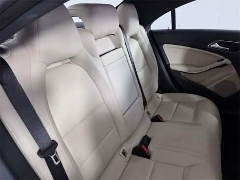 Used 2019 Mercedes-Benz CLA 250 4MATIC image 29