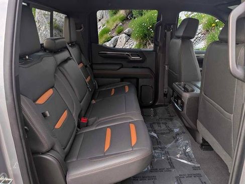 Used 2023 GMC Sierra 1500 AT4 w/ Technology Package AWD/4WD image 17