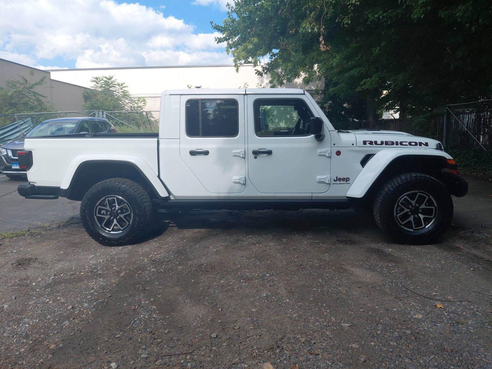 Used 2025 Jeep Gladiator Rubicon w/ Convenience Group AWD/4WD image 29