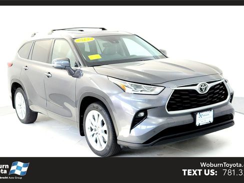 Used 2023 Toyota Highlander Limited image 1