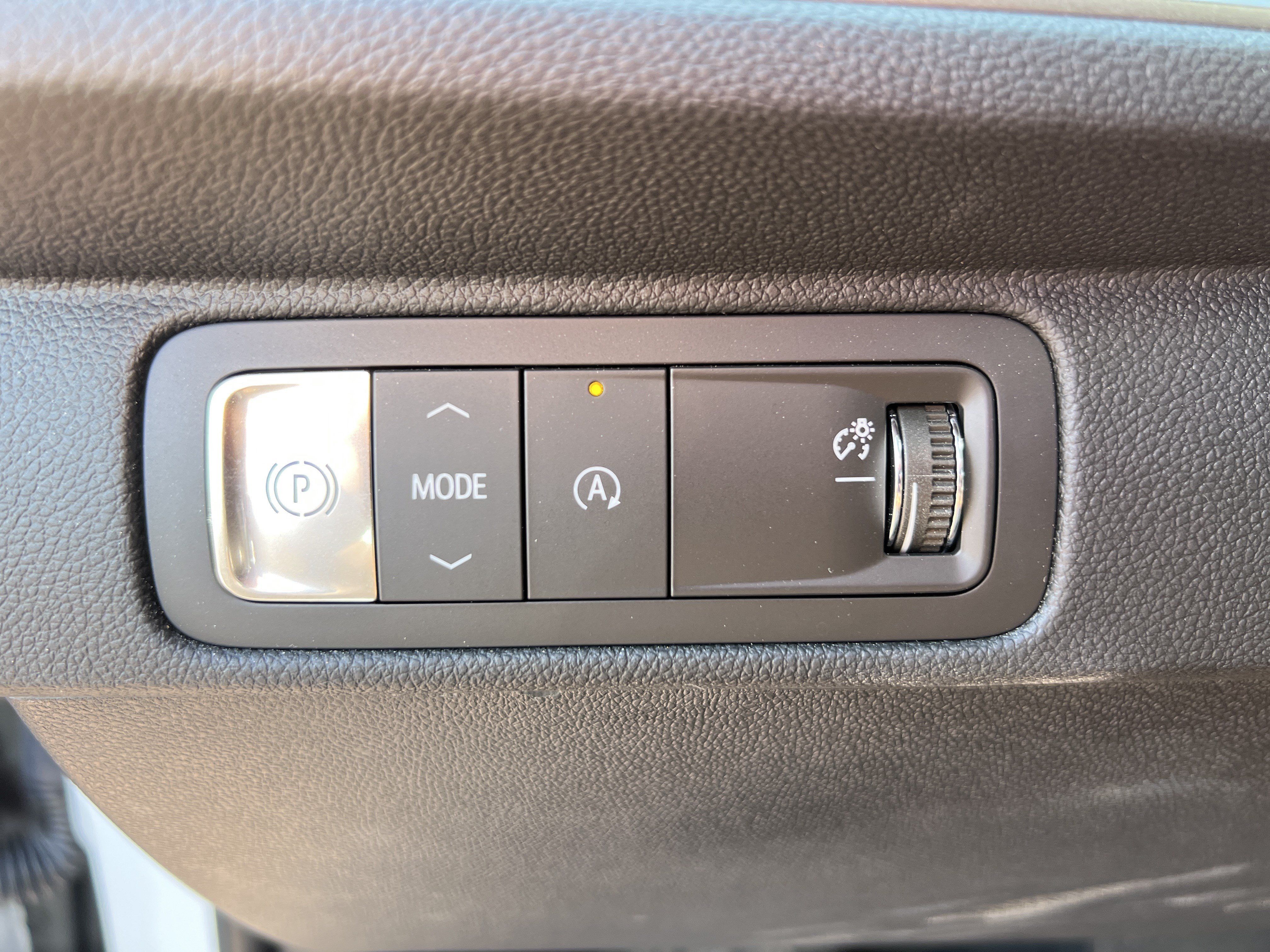 Used 2025 Chevrolet Traverse LT FWD image 35