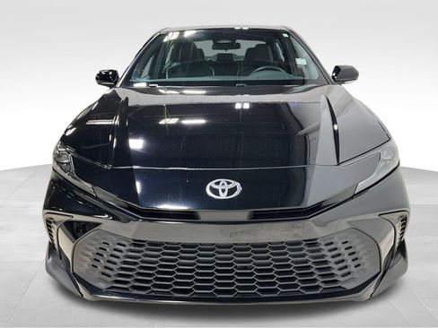 Used 2025 Toyota Camry SE FWD image 2