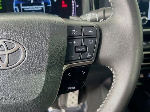 Used 2025 Toyota Camry SE image 17