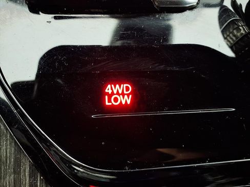 Used 2022 Jeep Wagoneer Series III w/ Premium Group I image 15