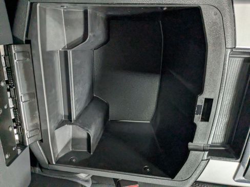 Used 2011 RAM 1500 Laramie RWD image 21