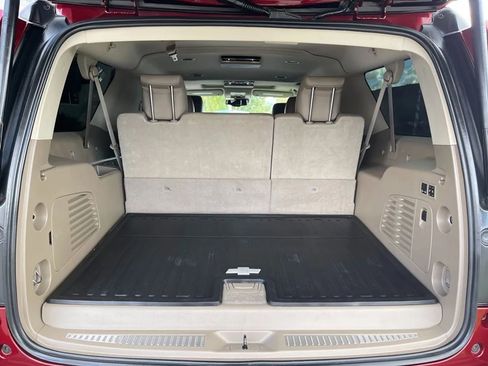 Used 2016 Chevrolet Suburban LT image 10