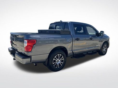 Used 2024 Nissan Titan SV w/ SV Convenience Package RWD image 10