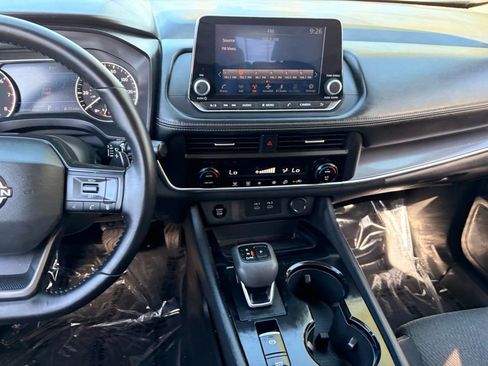 Certified 2025 Nissan Rogue SV FWD image 18
