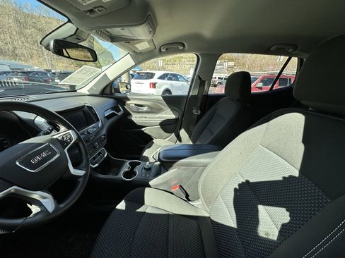 Used 2022 GMC Terrain SLE w/ Driver Convenience Package image 16