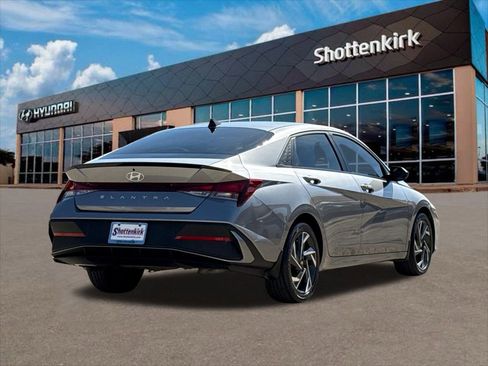 Certified 2025 Hyundai Elantra Sport image 6