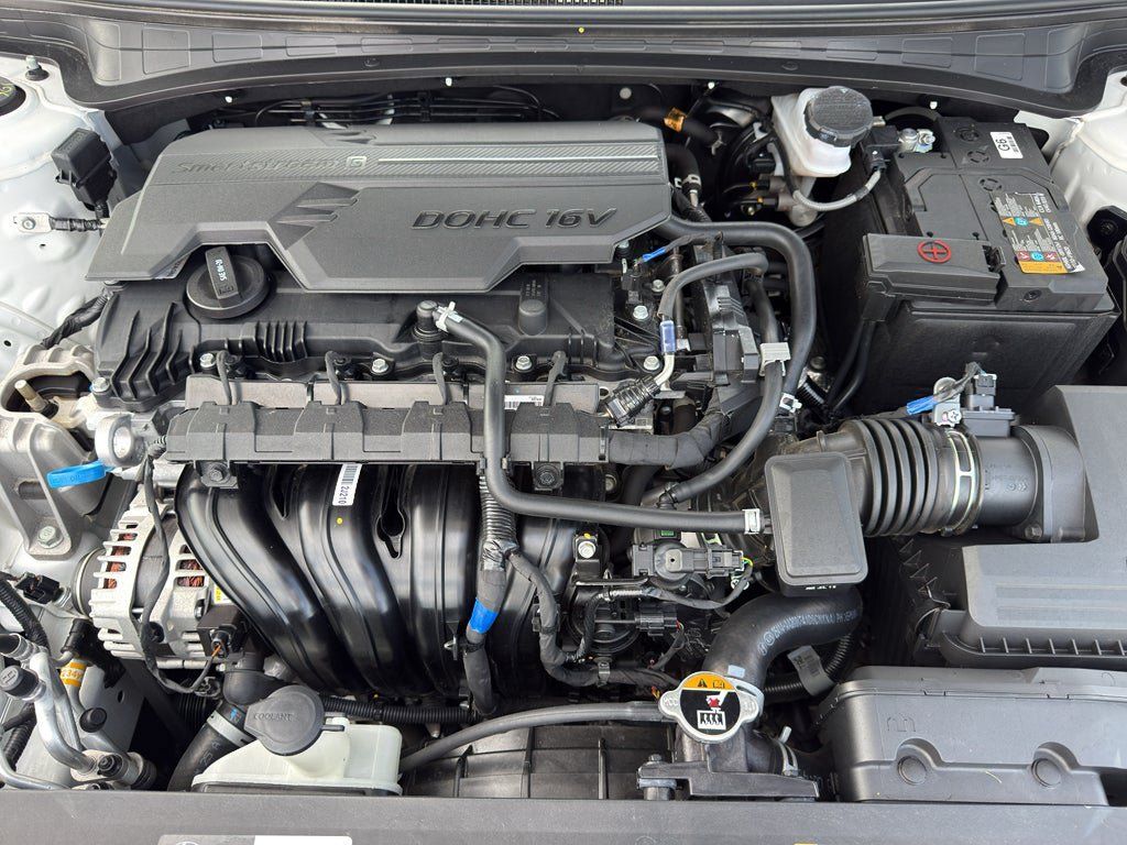 Used 2025 Hyundai Elantra SEL FWD image 29