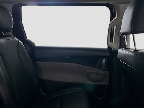 Used 2026 Kia Carnival FWD image 26