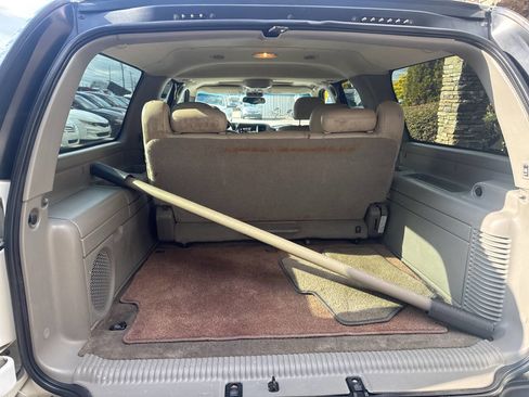 Used 2000 Chevrolet Suburban LS w/ LS Preferred Equipment Group image 12