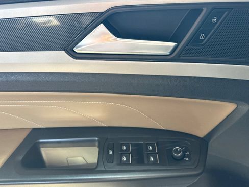 Used 2023 Volkswagen Atlas Cross Sport SE w/ Panoramic Sunroof Package FWD image 11