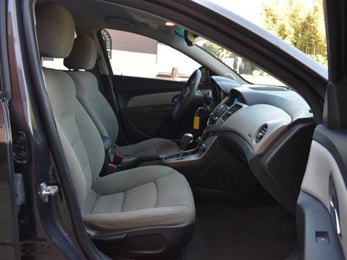Used 2015 Chevrolet Cruze LT image 8