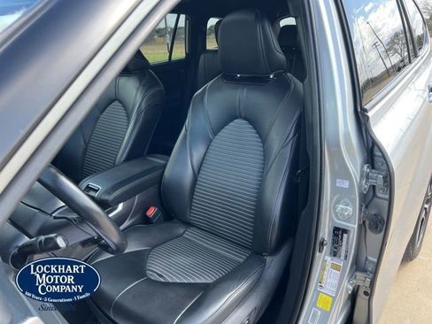 Used 2021 Toyota Highlander XSE image 11