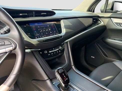 Used 2025 Cadillac XT6 Luxury FWD image 30