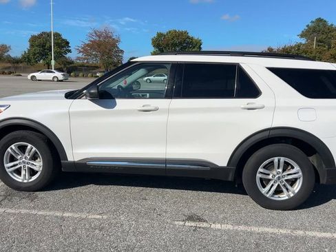 Used 2022 Ford Explorer XLT w/ Equipment Group 202A image 35