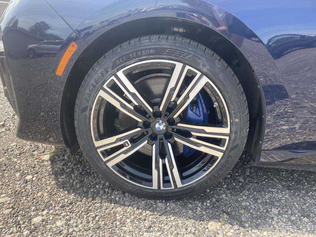 Used 2023 BMW i7 xDrive60 AWD/4WD image 12