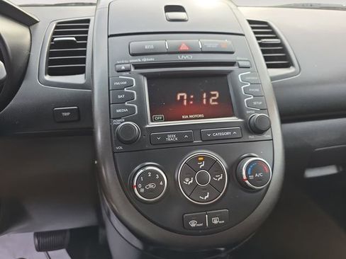 Used 2013 Kia Soul + w/ Audio Pkg FWD image 10