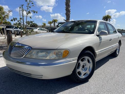 Used 1999 Lincoln Continental image 1