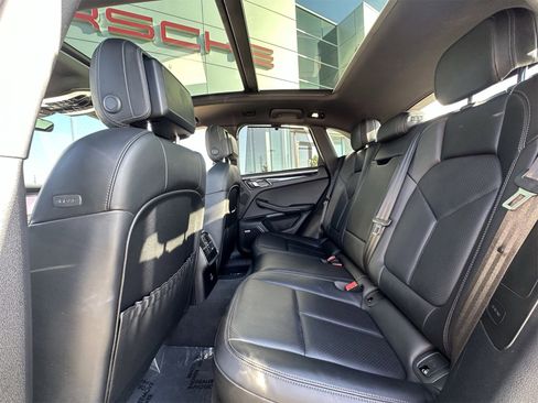 Used 2021 Porsche Macan S image 16