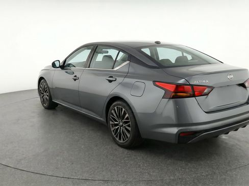 Used 2025 Nissan Altima 2.5 SV FWD image 6
