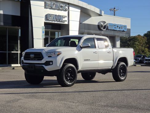 Used 2021 Toyota Tacoma SR5 image 3