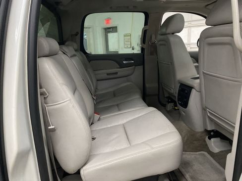 Used 2012 Chevrolet Avalanche LTZ image 18