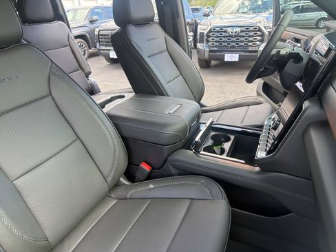 New 2026 GMC Yukon XL Denali w/ Sun & Power Step Package AWD/4WD image 27