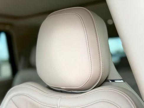 Used 2019 Lincoln Navigator Reserve AWD/4WD image 17