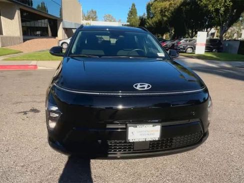 Certified 2025 Hyundai Kona SEL image 3