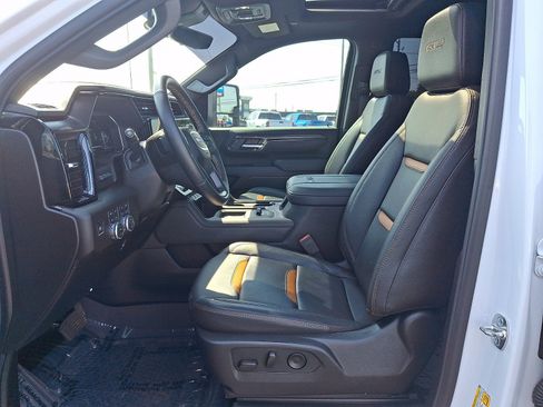 Used 2025 GMC Sierra 2500 AT4 w/ AT4 Premium Plus Package AWD/4WD image 13