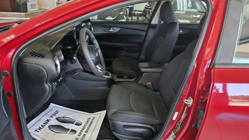 Used 2019 Kia Forte LXS FWD image 9