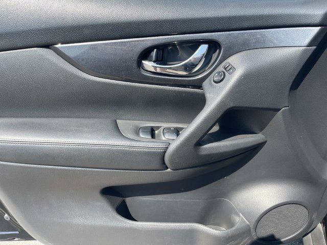 Used 2020 Nissan Rogue SV FWD image 26