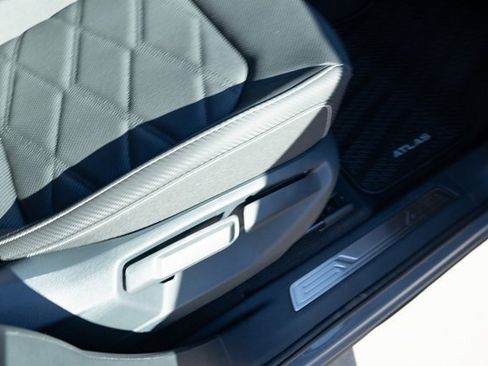 New 2026 Volkswagen Atlas Cross Sport SE image 43