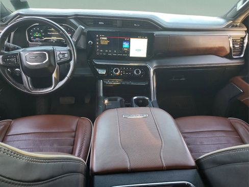 Used 2024 GMC Sierra 3500 Denali Ultimate image 8