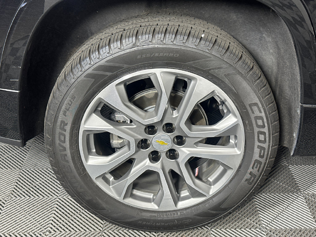 Used 2020 Chevrolet Traverse Premier w/ LPO, 'HIT The Road' Package FWD image 17