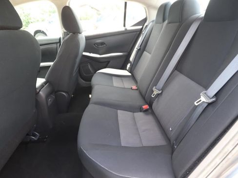 Used 2024 Nissan Sentra SV FWD image 9