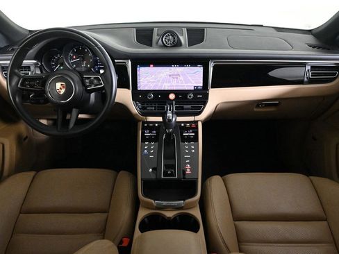 Certified 2024 Porsche Macan image 11