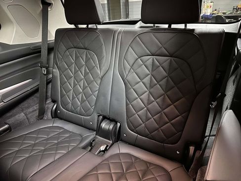 Used 2024 BMW X7 xDrive40i image 17