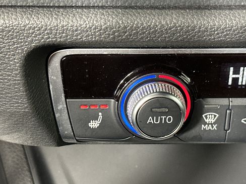 Certified 2025 Audi Q3 2.0T Premium image 24