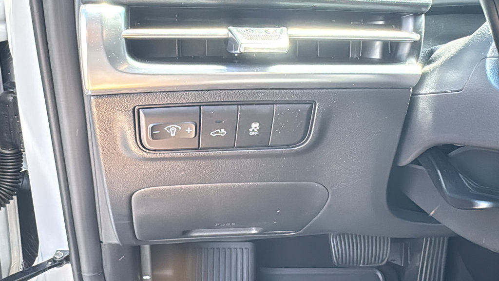 Used 2025 Hyundai Santa Cruz SE AWD/4WD image 15