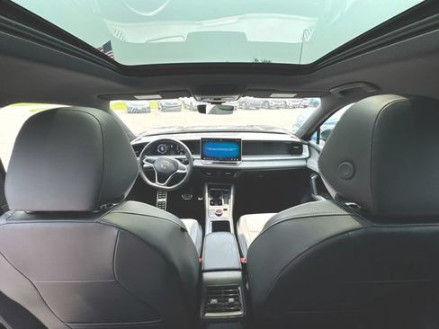 Certified 2025 Volkswagen Tiguan SE R-Line FWD image 20