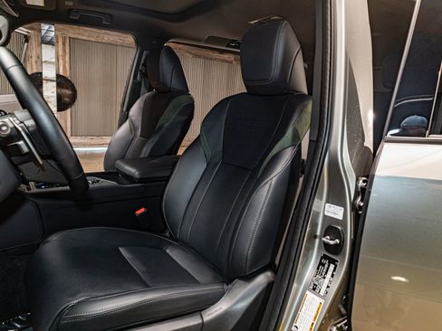 Used 2025 Lexus GX 550 AWD/4WD image 21