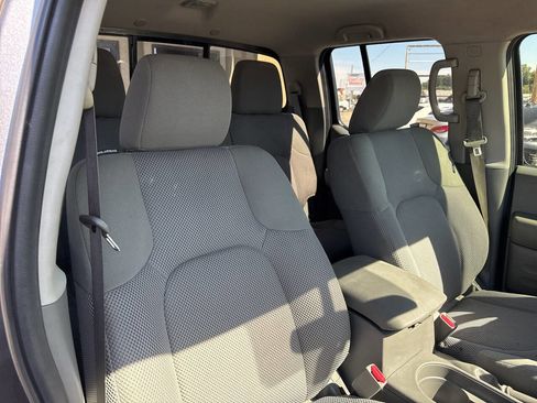Used 2018 Nissan Frontier SV image 19