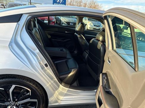 Used 2024 Nissan Altima 2.5 SR image 19