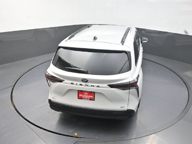 Used 2026 Toyota Sienna XLE FWD image 27